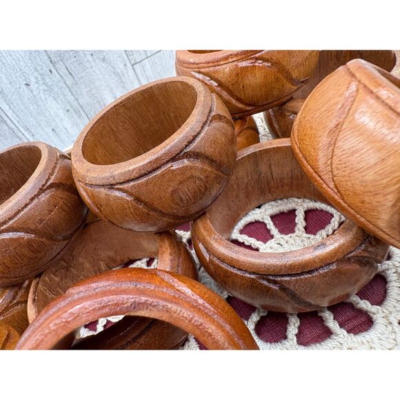 Set of 12 Vintage Monkey Pod Wood Carved Napkin Rings - Picture 1 of 5